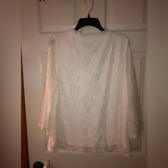 Cable & Gauge white top inside lined, pretty lace with slit sleeves NWOT Size XL - Picture 5 of 13